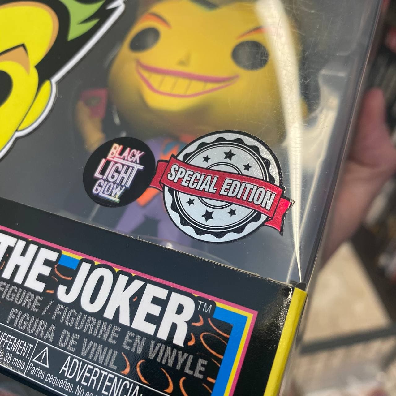 Funko Pop 370 The Joker Black Light Glow Special Edition Batman The